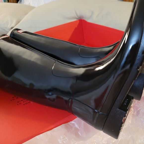 Black gloss boots. - Picture 3 of 9